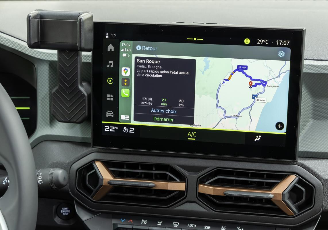 Dacia Duster Hybrid 145 Extreme schermo infotainment