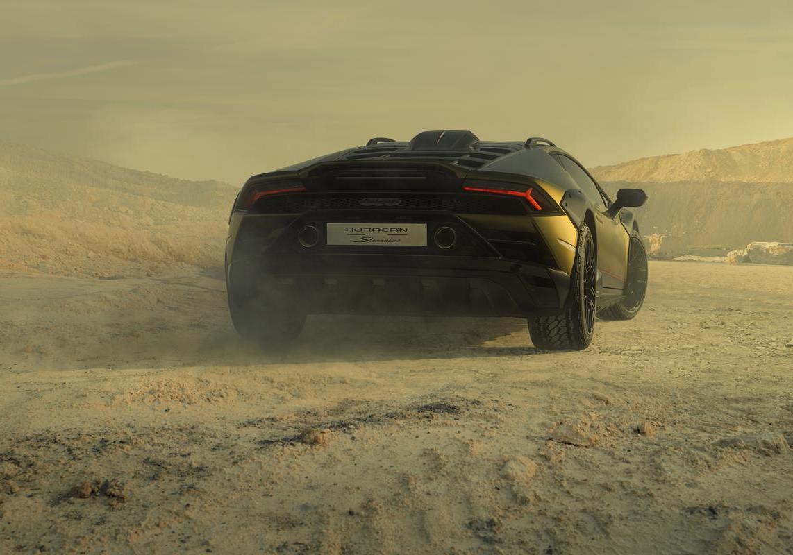 Lamborghini Huracan Sterrato foto posteriore