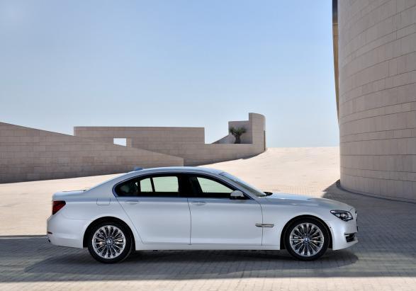 Nuova BMW Serie 7 restyling 2012 profilo destro