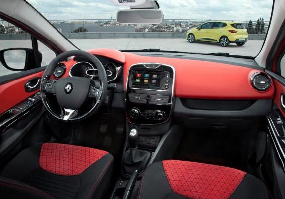 Nuova Renault Clio Rosso Passion interni