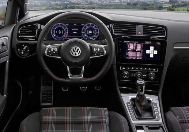 Nuova Volkswagen Golf 2017 GTI interni