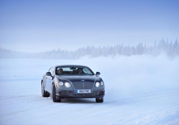 Power on Ice 2013 Bentley Continental GT anteriore