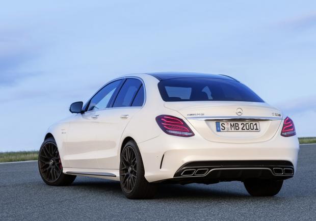 Nuova Mercedes C63 AMG 2015 posteriore