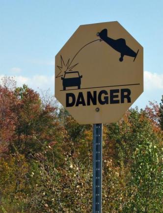 pericolo aerei su auto