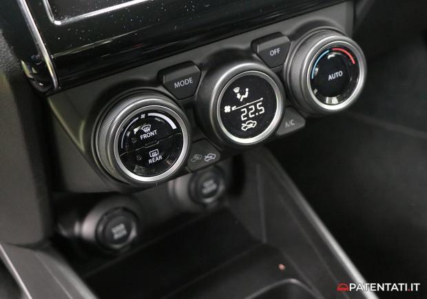 Suzuki Swift 1.2 HYBRID 4WD comandi climatizzatore automatico
