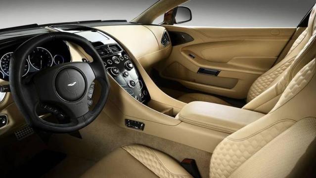 Aston Martin Vanquish interni