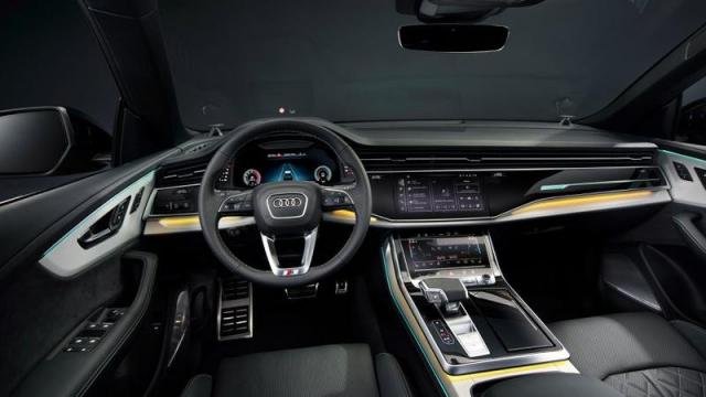 Audi Q8 interni