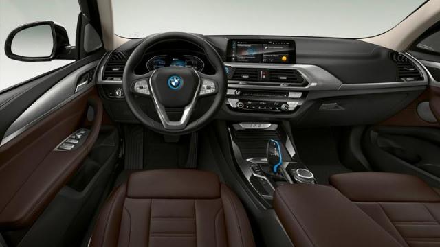 BMW iX3 interni 1