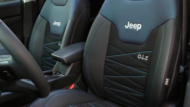Jeep Compass e-Hybrid interni 1