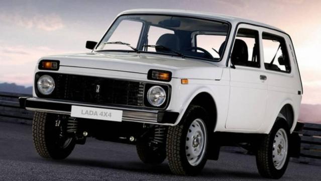 Lada 4x4M profilo anteriore