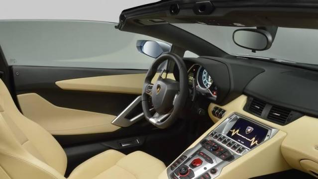 Lamborghini Aventador Roadster interni