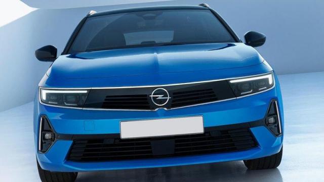 Opel Nuova Astra Sports Tourer Plug-in Hybrid anteriore