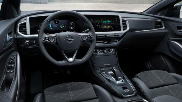 Opel Nuovo Grandland Ibrido Plug-In interni