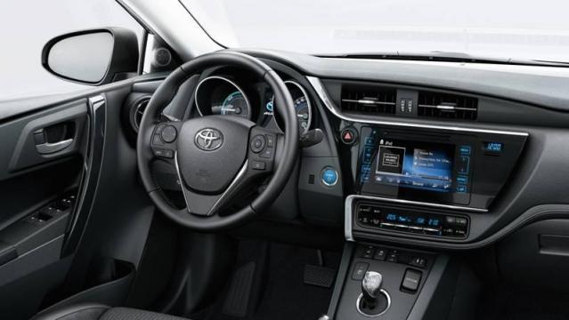 Toyota Auris Hybrid interni immagine