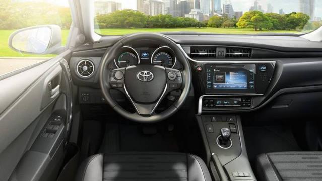 Toyota Auris Hybrid foto interni