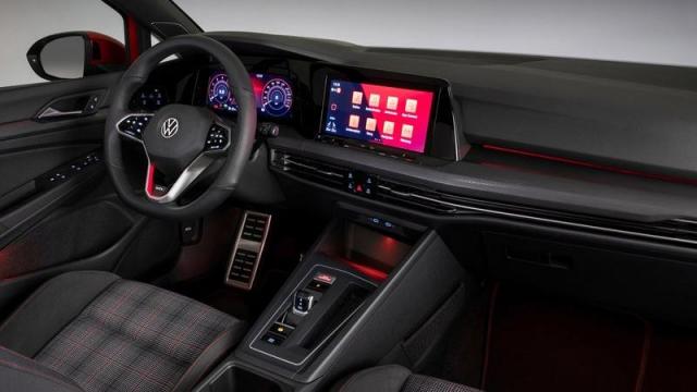 Volkswagen Golf GTI interni 1