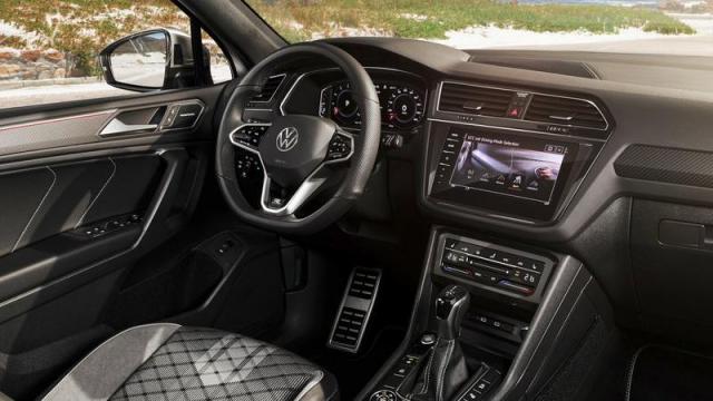 Volkswagen Tiguan Allspace interni 1