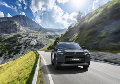 Suzuki rinnova la Across Plug-in Hybrid: 309 CV, più tecnologia e design evoluto