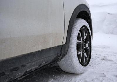 Calze da neve: sono omologate? Facciamo chiarezza