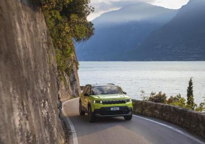 Jeep Compass 2026: i nuovi allestimenti Business e Summit