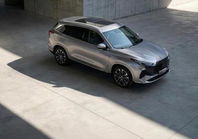 MG MGS9 PHEV: SUV a 7 posti e 100 km elettrici