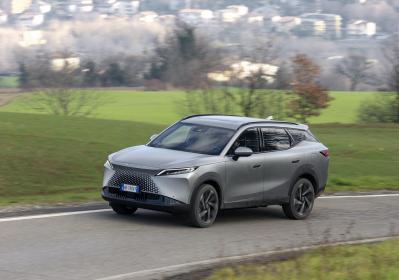 Omoda 7 SHS-P, la SUV media cinese (super) ibrida