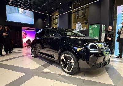 La Renault Twingo debutta al grande pubblico a Milano