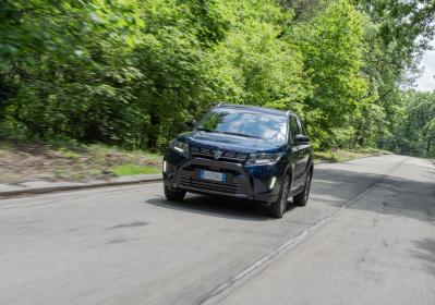 Suzuki Vitara 1.5 Hybrid 140 Volt, la B-SUV ibrida, 4x4 e automatica