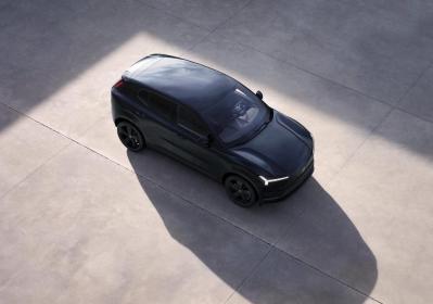 Back in black: la Volvo EX30 torna in versione tutta nera 