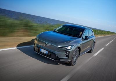 Volvo EX60 P10, la prova della SUV elettrica da 510 CV