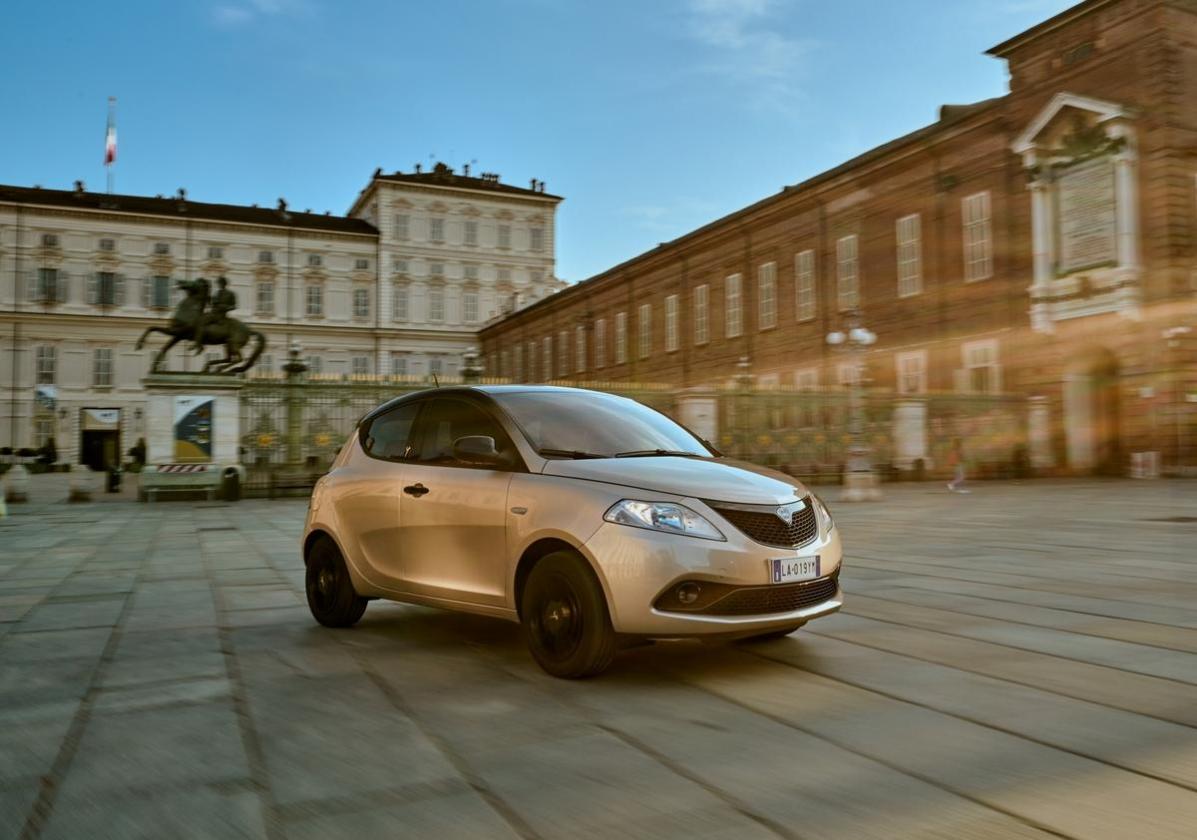 Lancia Ypsilon Monogram cerchi e dettagli