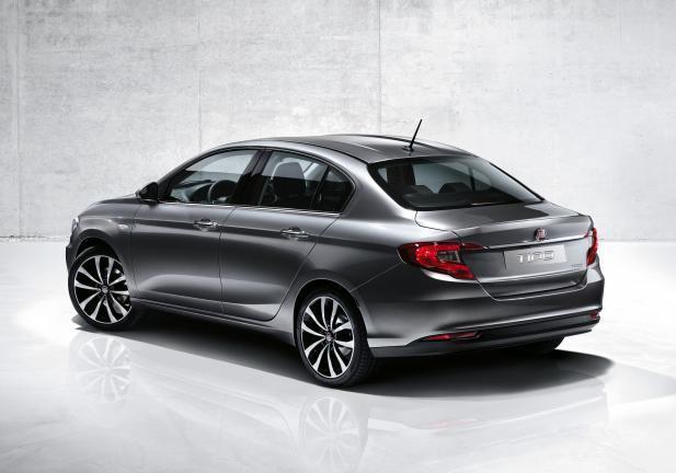 Nuova Fiat Tipo 2015 tre quarti posteriore