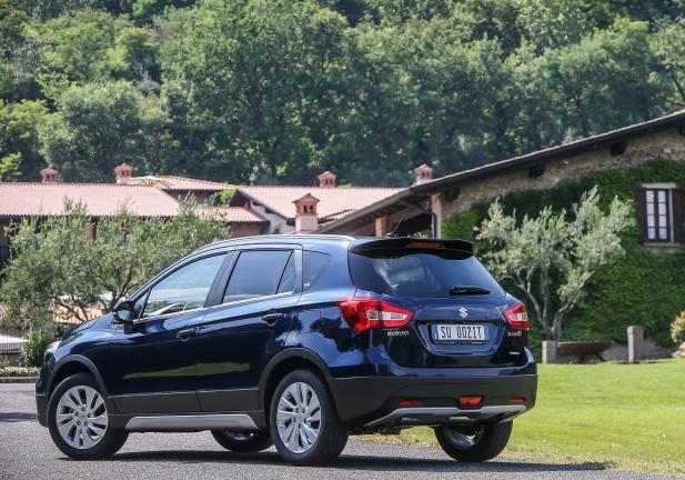 Suzuki S-Cross tre quarti posteriore