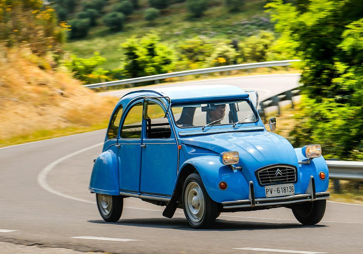 La '2 Cavalli' fa 70 anni, Citroën racconta la sua storia Patentati La '2 Cavalli' fa 70 anni, Citroën racconta la sua storia Patentati