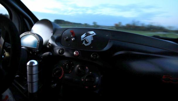 Abarth 500 Assetto Corse interno