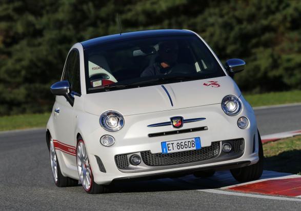 Abarth 595 "50° Anniversario" tre quarti anteriore lato destro