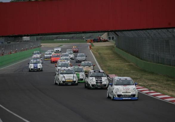 Abarth Assetto Corse in partenza a Imola