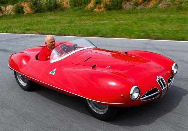 Alfa Romeo 1900 C52 "Disco Volante" tre quarti anteriore