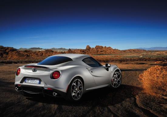 Alfa Romeo 4C Lounch Edition tre quarti posteriore