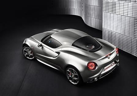 Alfa Romeo 4C tre quarti posteriore