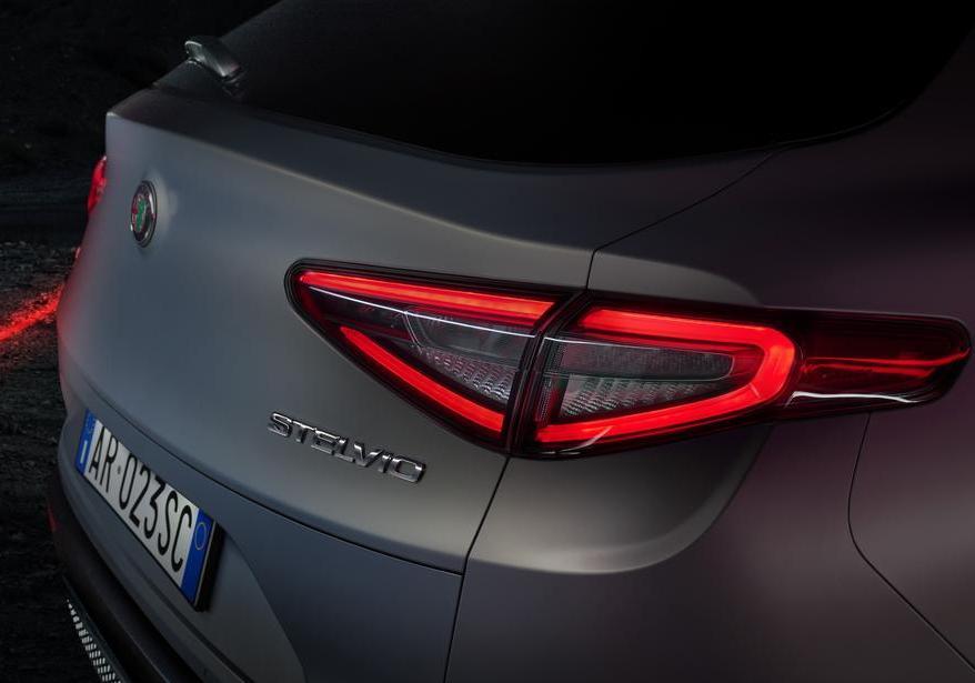 Alfa Romeo Giulia e Stelvio 2023 12
