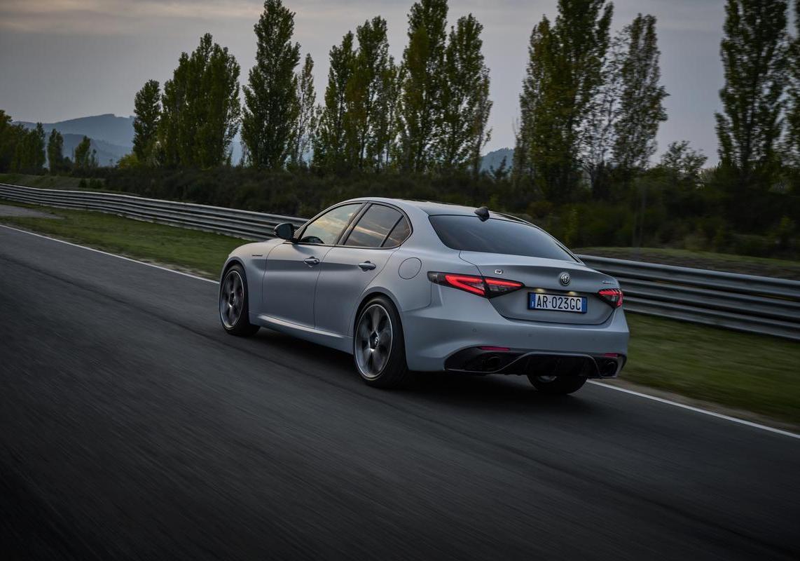 Alfa Romeo Giulia e Stelvio 2023 2