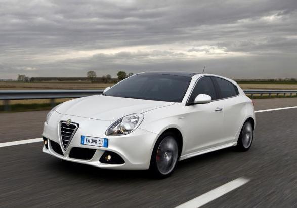 Alfa Romeo Giulietta TCT tre quarti anteriore