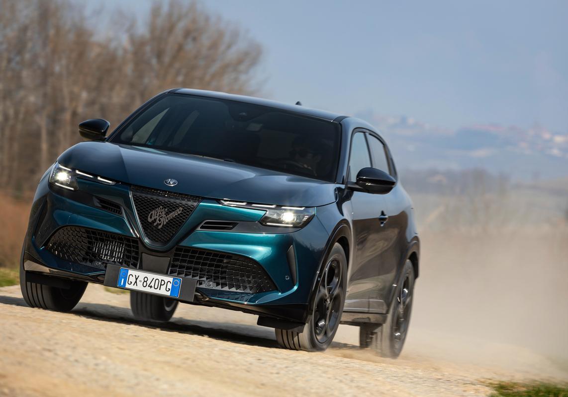 Alfa Romeo Junior Ibrida 4x4 prova