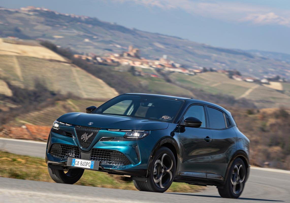 Alfa Romeo Junior Ibrida 4x4