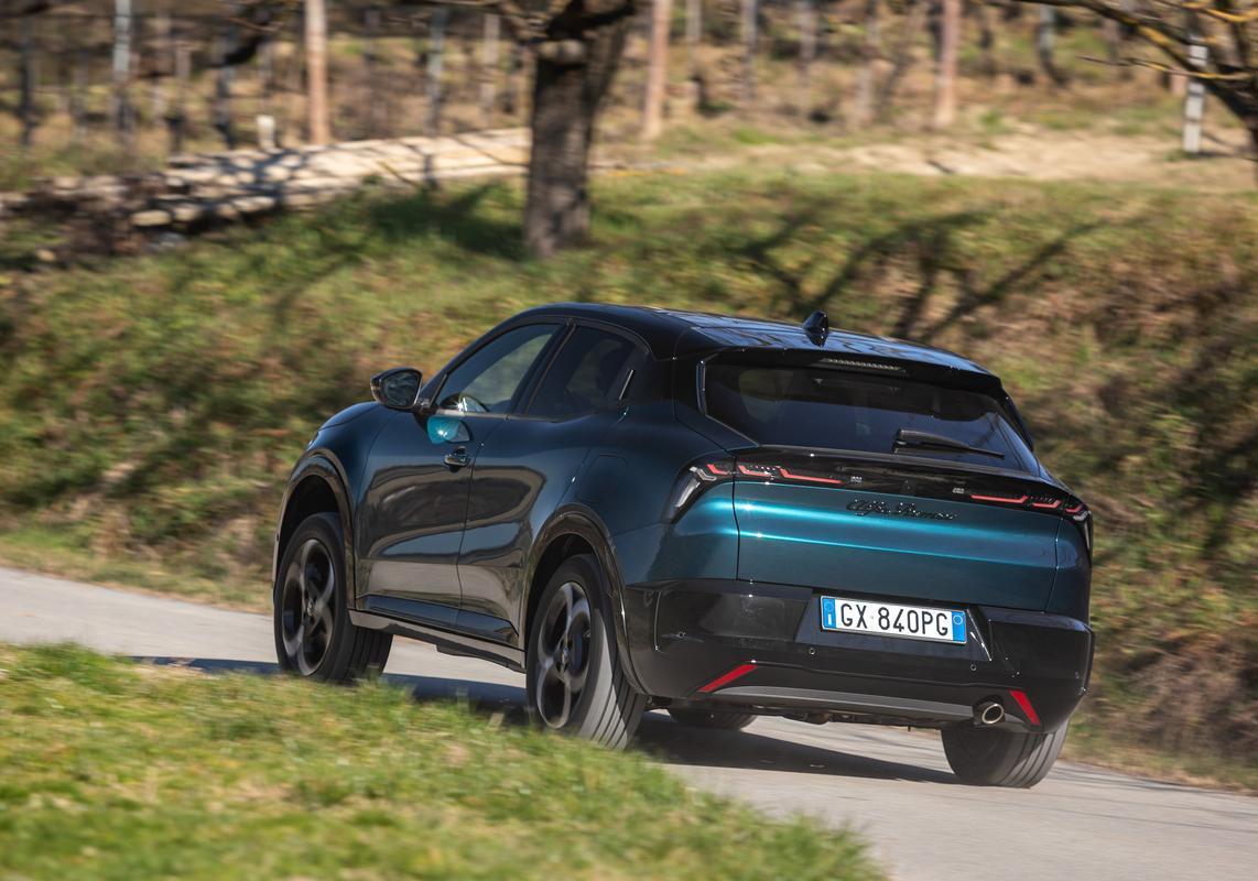 Alfa Romeo Junior Ibrida Q4 immagine