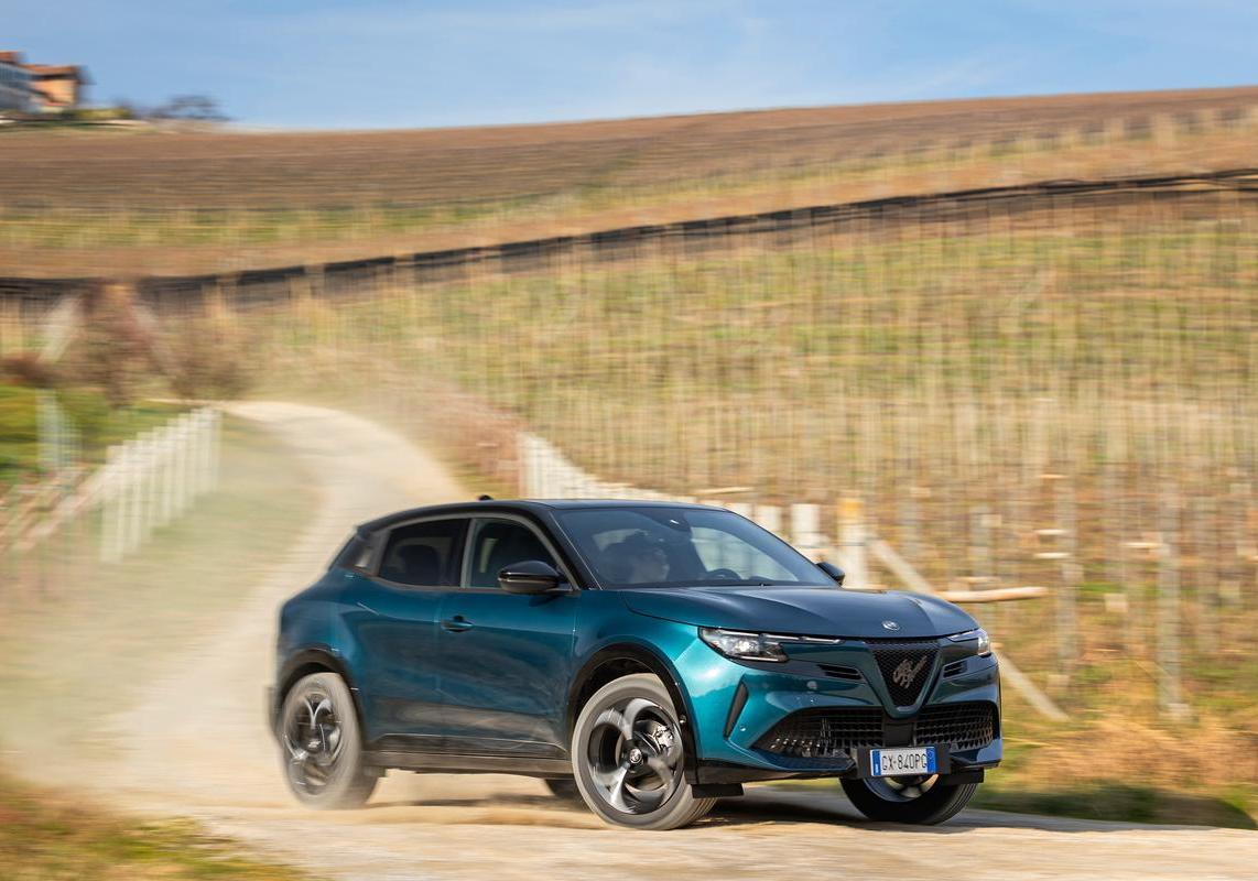 Alfa Romeo Junior Ibrida Q4