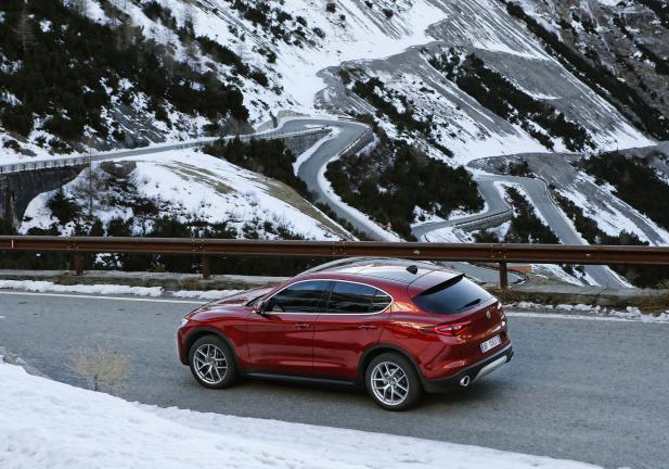 Alfa Romeo Stelvio profilo