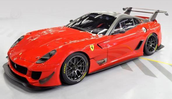 Asta Ferrari 599XX Evo tre quarti anteriore