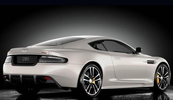 Aston Martin DBS Coupè Ultimate Edition profilo tre quarti posteriore